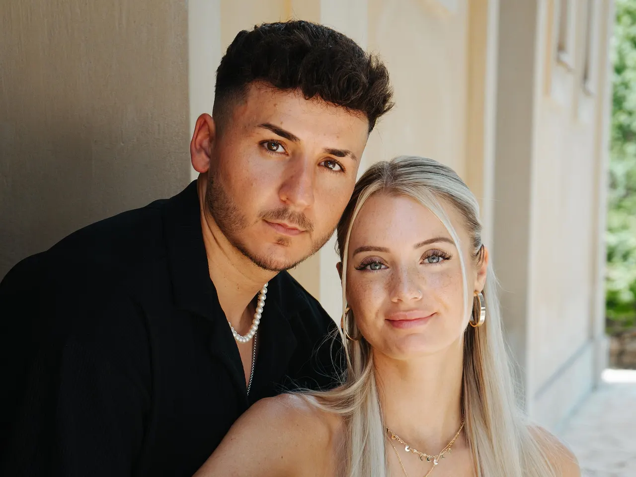 temptation island saskia enrico Temptation Island-Stars Enrico und Saskia lächeln in die Kamera - Foto: RTL