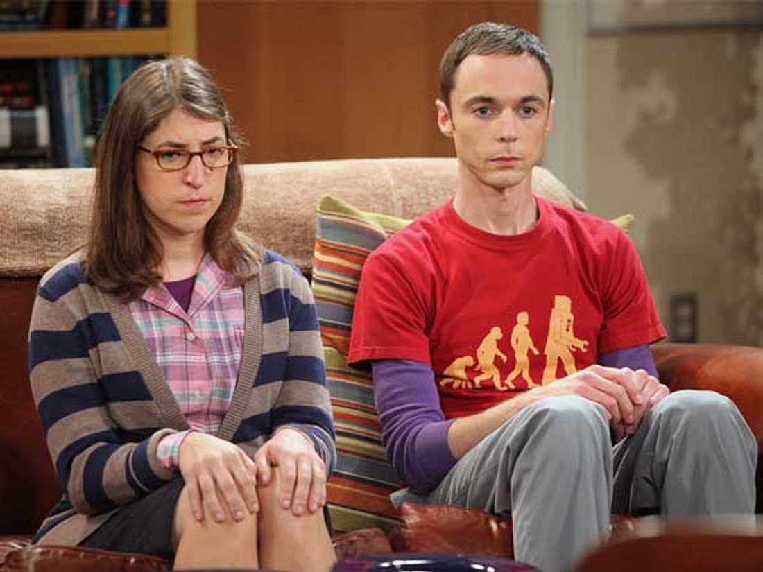&quot;The Big Bang Theory&quot;: Alles zur Kult-Serie,Amy ist bei &quot;The Big Bang Theory&quot; das weibliche Gegenstück zu Sheldon. Für das Vorsprechen hat sich Schauspielerin Mayim Bialik drei Minuten von Jim Parsons Schauspielkünsten a