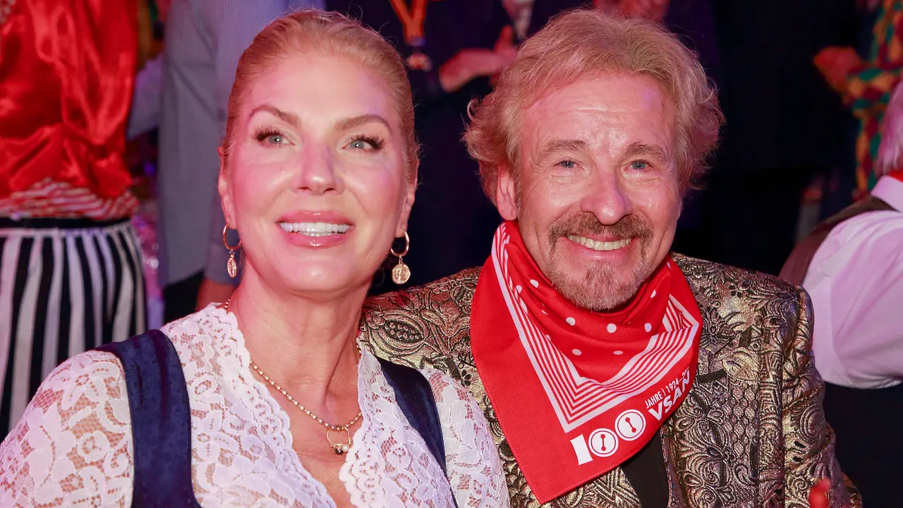 Thomas Gottschalk & Karina Mroß Thomas Gottschalk & Karina Mroß - Foto: IMAGO / Mandoga Media