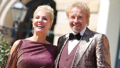 Thomas Gottschalk und Karina Mroß - Foto: IMAGO/ Sammy Minkoff