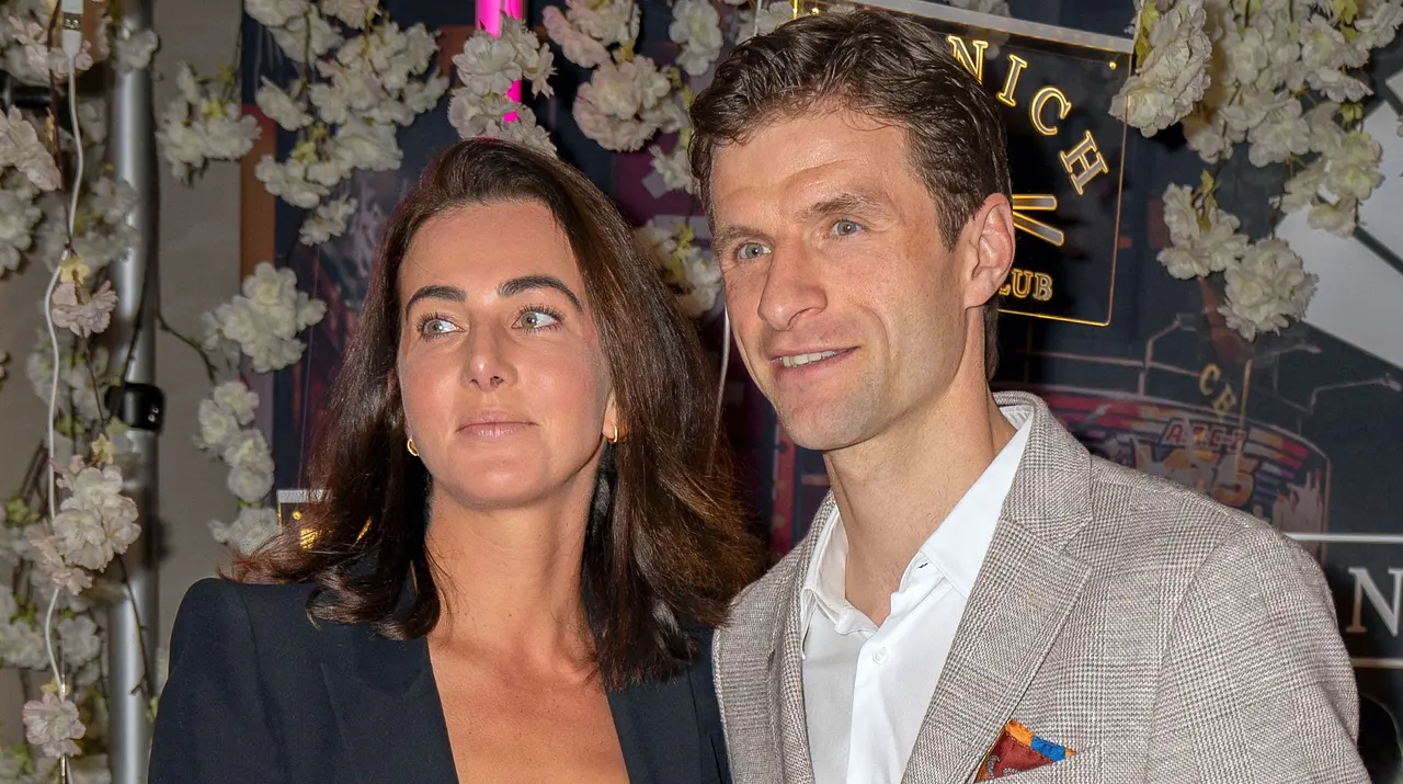 Thomas Müller & seine Lisa Thomas Müller & seine Lisa - Foto: IMAGO / Future Image