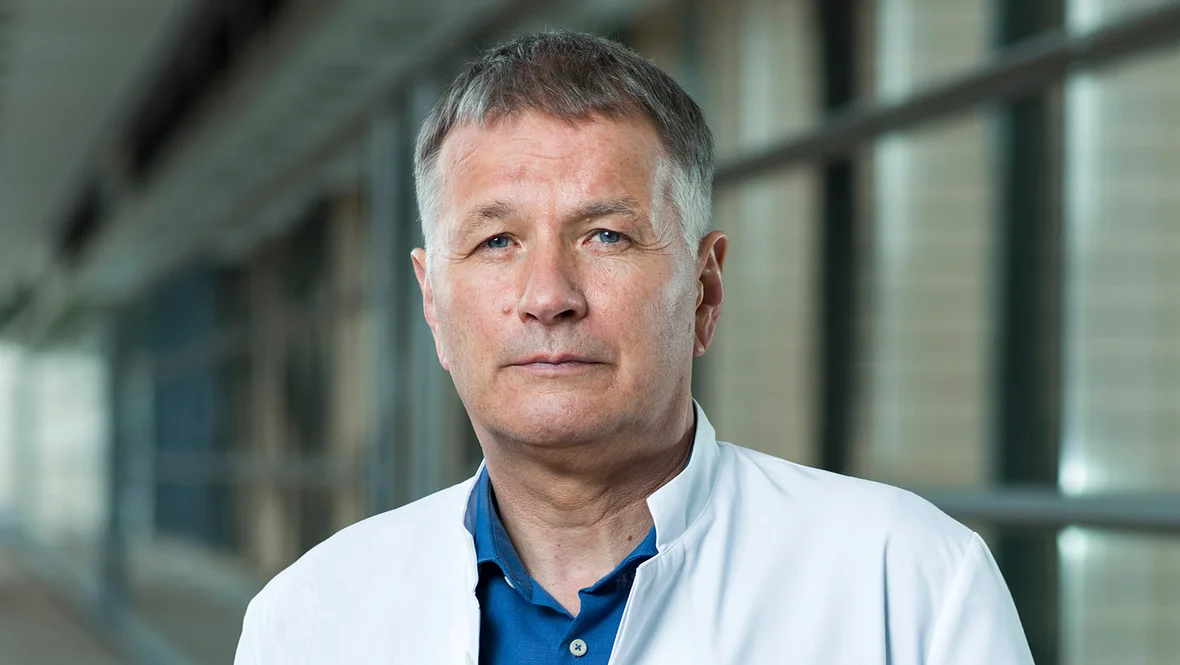 Thomas Rühmann als Dr. Roland Heilmann Thomas Rühmann als Dr. Roland Heilmann