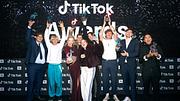 Stolze Gewinner: In Berlin wurden die TikTok-Awards verliehen. - Foto: TikTok