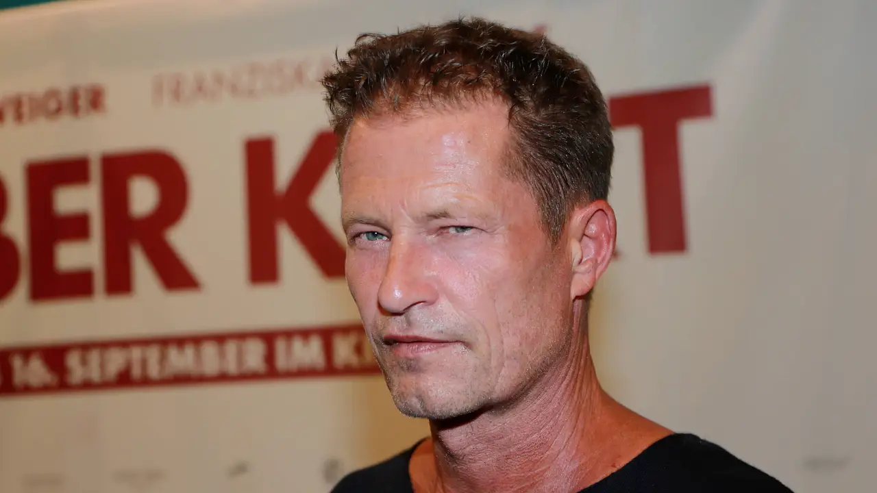 Til Schweiger zeigte sich bei seinem neuesten Auftritt nicht von seiner besten Seite. Til Schweiger am Roten Teppich zum Film Lieber Kurt. - Foto: IMAGO / SKATA