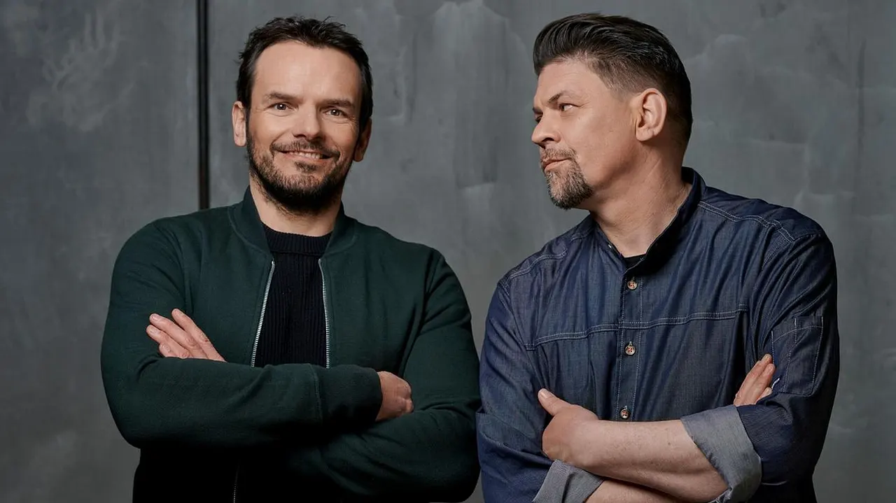 Tim Mälzer und Steffen Henssler Tim Mälzer und Steffen Henssler - Foto: RTL / Hendrik Lüders