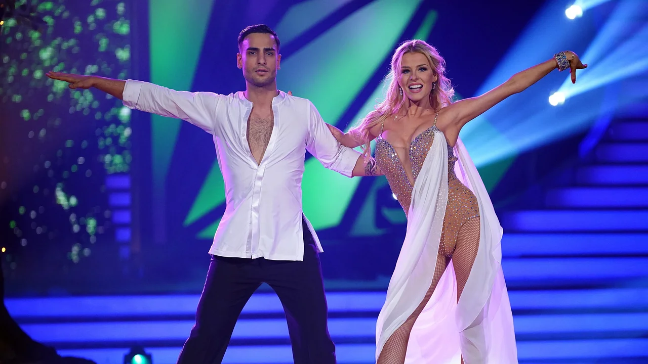 Let's Dance Timur Ülker und Patricija Ionel Timur Ülker und Patricija Ionel bei Lets Dance 2022 - Foto: RTL / Stefan Gregorowius