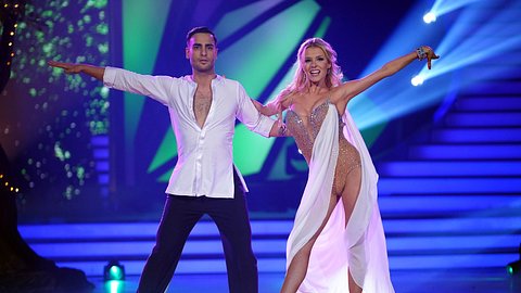 Timur Ülker und Patricija Ionel bei Lets Dance 2022 - Foto: RTL / Stefan Gregorowius