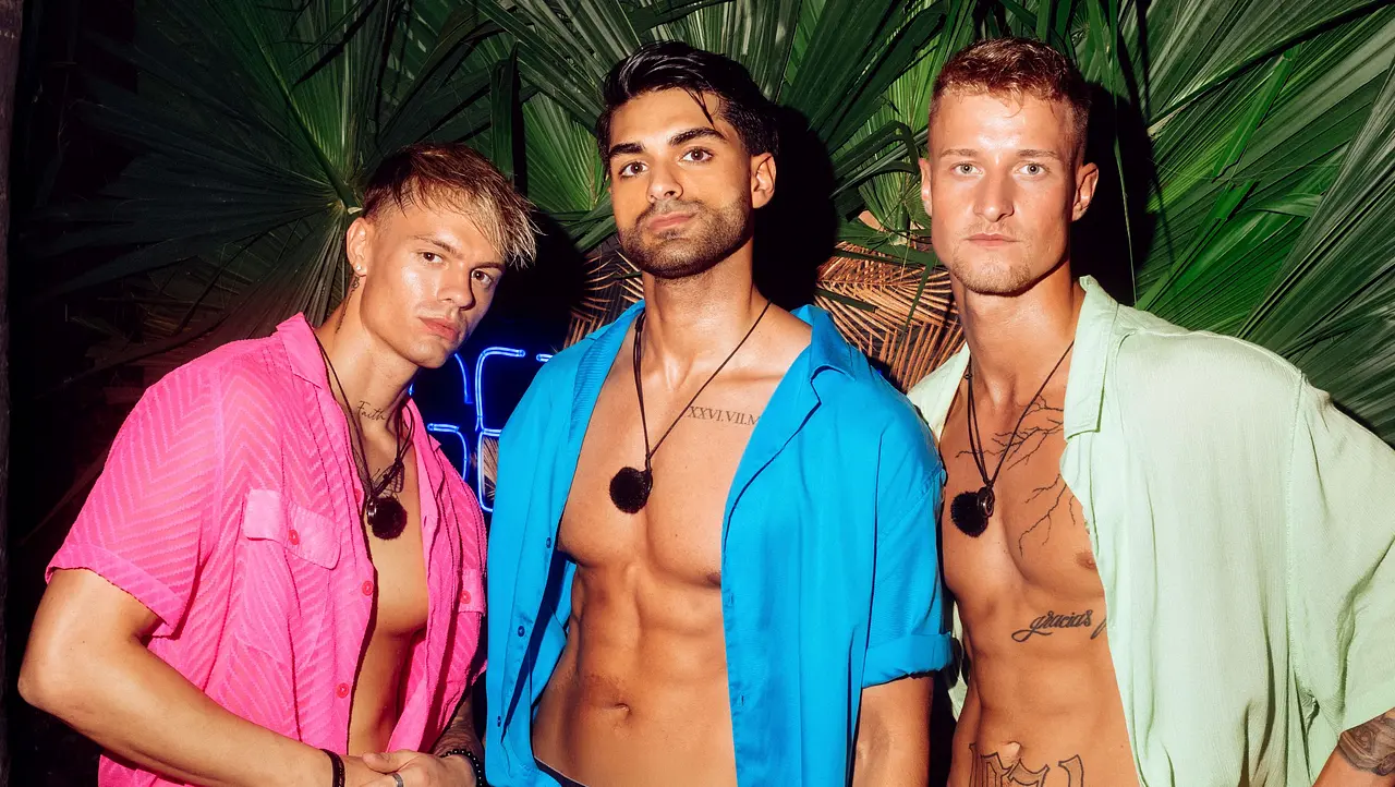 Wer gewinnt "Too Hot to Handle: Germany"? Fabian, Mikeal und Laurenz bei Too Hot to Handle: Germany - Foto: Paul Hepper / Netflix