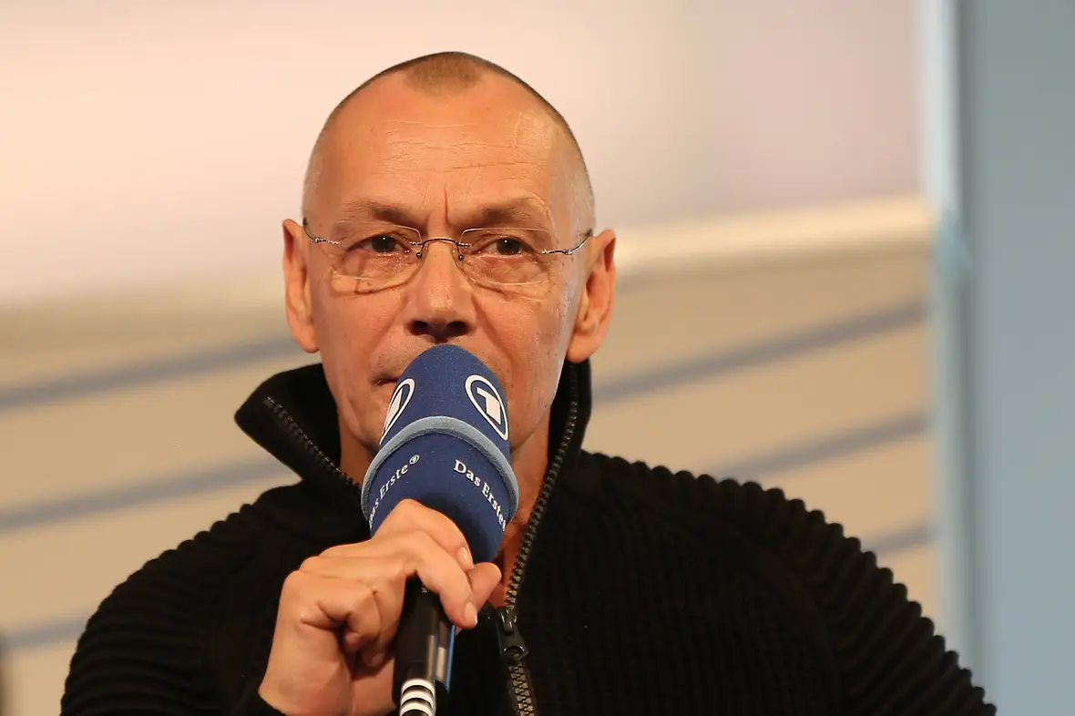 Torsten Michaelis spricht auf der Frankfurter Buchmesse in ein Mikrofon.
