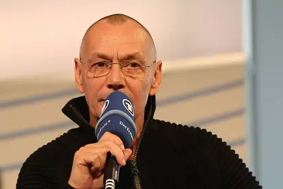 Torsten Michaelis spricht auf der Frankfurter Buchmesse in ein Mikrofon.