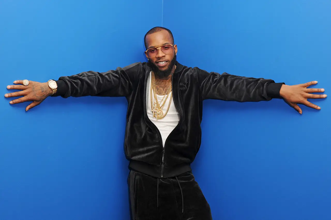 tory lanez messerstiche gefaengnis zustand Große Sorge um Rapper Tory Lanez! Auf den 32-Jährigen wurde im Gefängnis 14 Mal eingestochen ... - Foto: IMAGO / MediaPunch