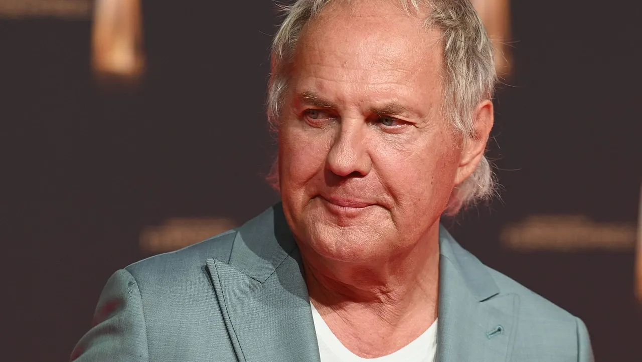 uwe-ochsenknecht-cologne-imago765203067 Uwe Ochsenknecht beim Deutschen Fernsehpreis in Köln - Foto: IMAGO / Horst Galuschka