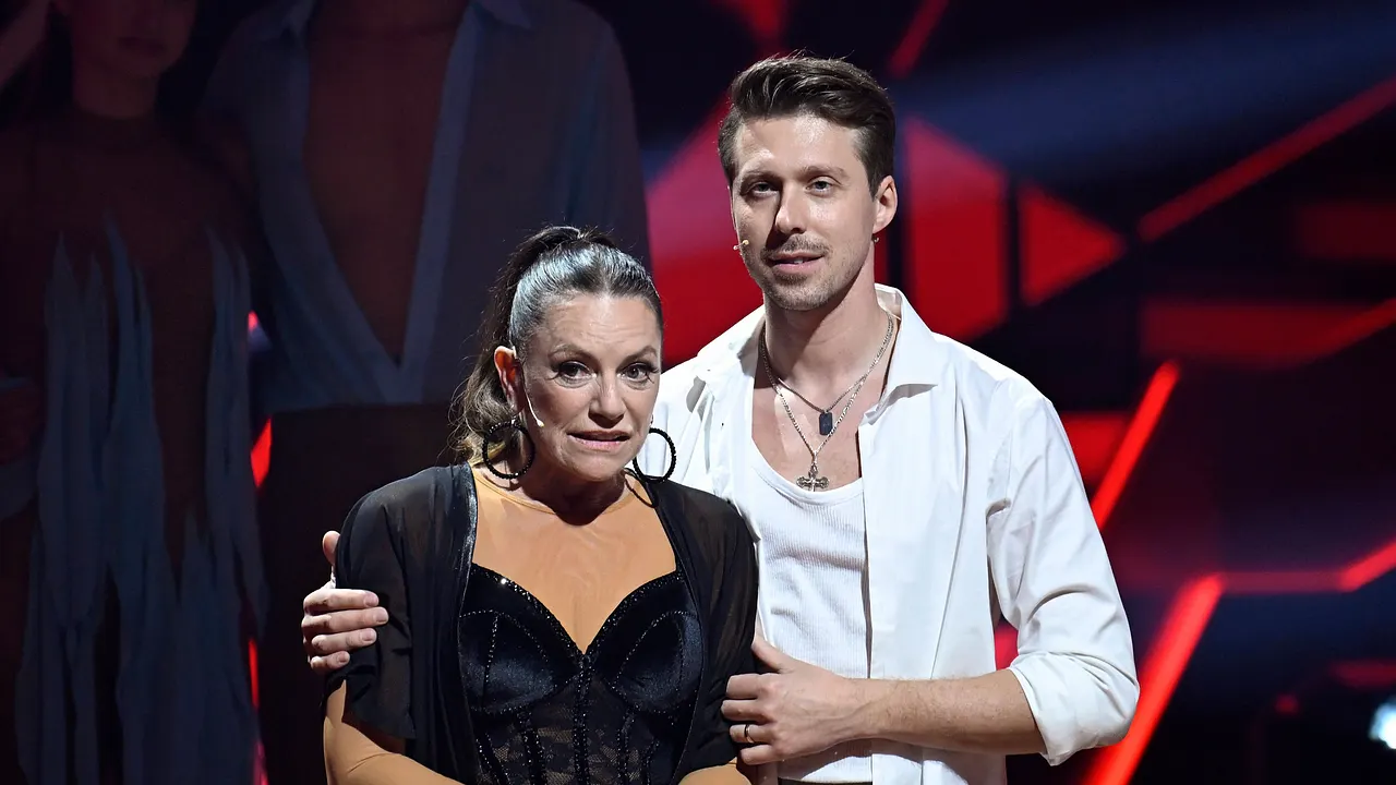 Valentin Lusin und Christine Neubauer Valentin Lusin und Christine Neubauer bei Lets Dance - Foto: IMAGO / Panama Pictures