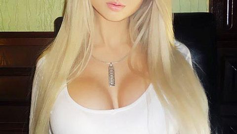 Die Puppen-Frau hat keine Mimik mehr. - Foto: Facebook/ Valeria Lukyanova