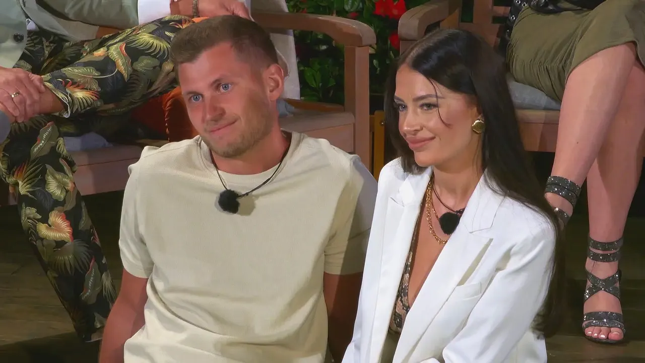Vanessa & Richard: Echte Liebe oder nur PR? Vanessa & Richard: Echte Liebe oder nur PR? - Foto: RTL