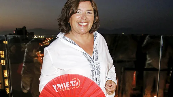 Vera Int-Veen zeigt sich mit ihrer Freundin