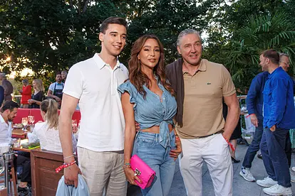 Verona Pooth, hier mit Sohn Diego und Ehemann Franjo, hat bei ihren Schwiegereltern ein ganz besonderes Standing.