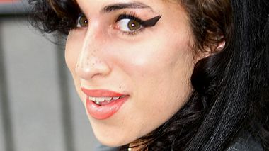 Amy Winehouse will Ex Blake Fielder-Civil zurück. Und der scheint ebenfalls nicht abgeneigt zu sein, es noch mal mit der Sängerin zu versuchen!