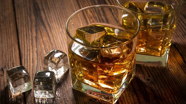 Whisky Set und Eiswürfel