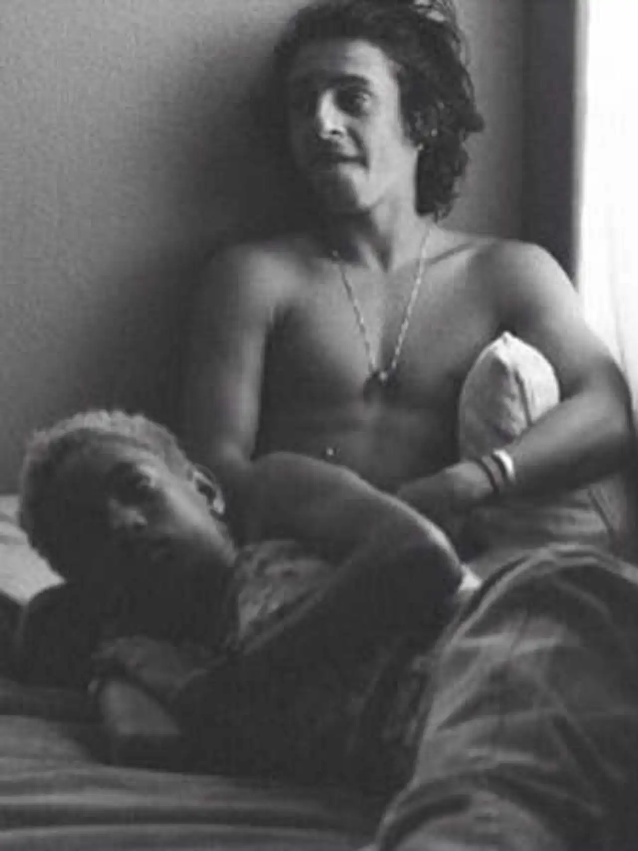 Willow Smith (13) im Bett mit dem 20-jährigen Moisés Arias. Willow Smith (13) im Bett mit dem 20-jährigen Moisés Arias. - Foto: Instagram
