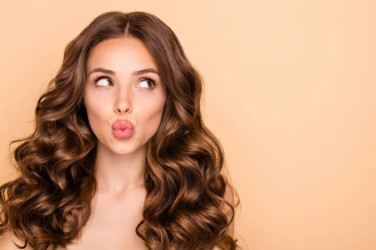 Wimpernlifting Set an einem Model Wimpernlifting Set an einem Model - Foto: iStock/Deagreez