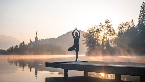 Yoga Pose Der Baum - Foto: iStock / AzmanL