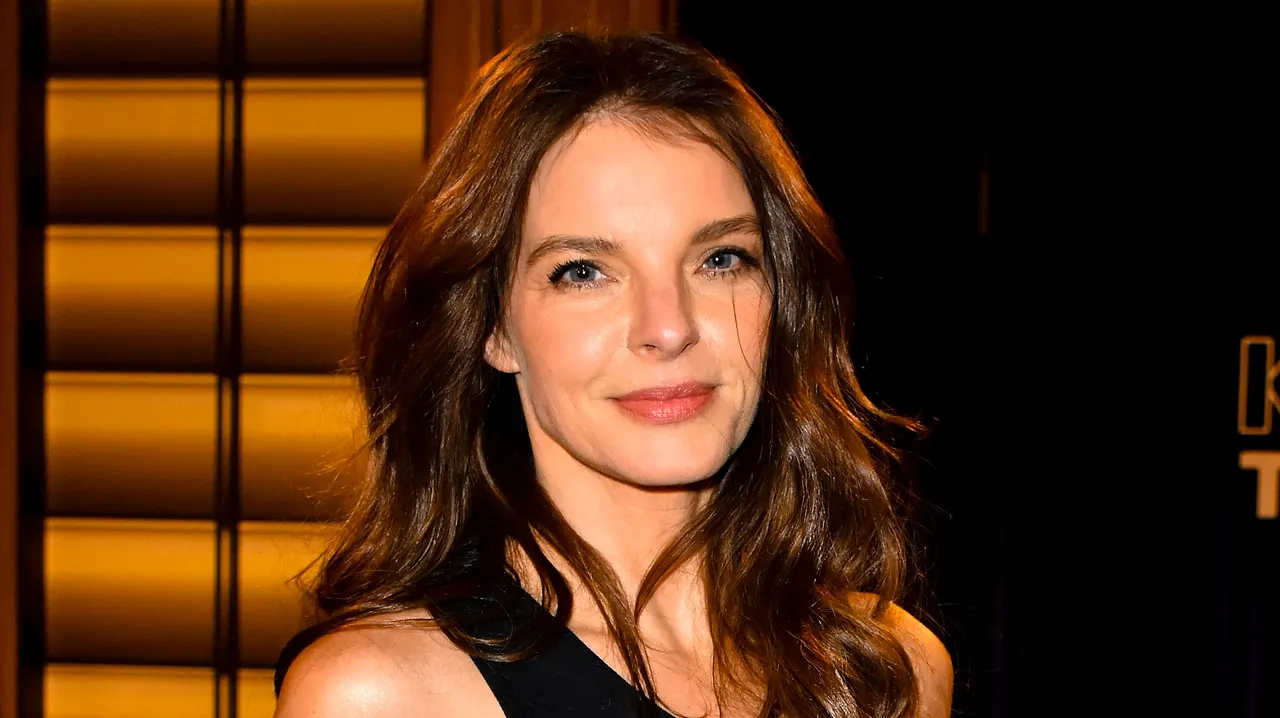Yvonne Catterfeld Yvonne Catterfeld posiert - Foto: IMAGO / BREUEL-BILD