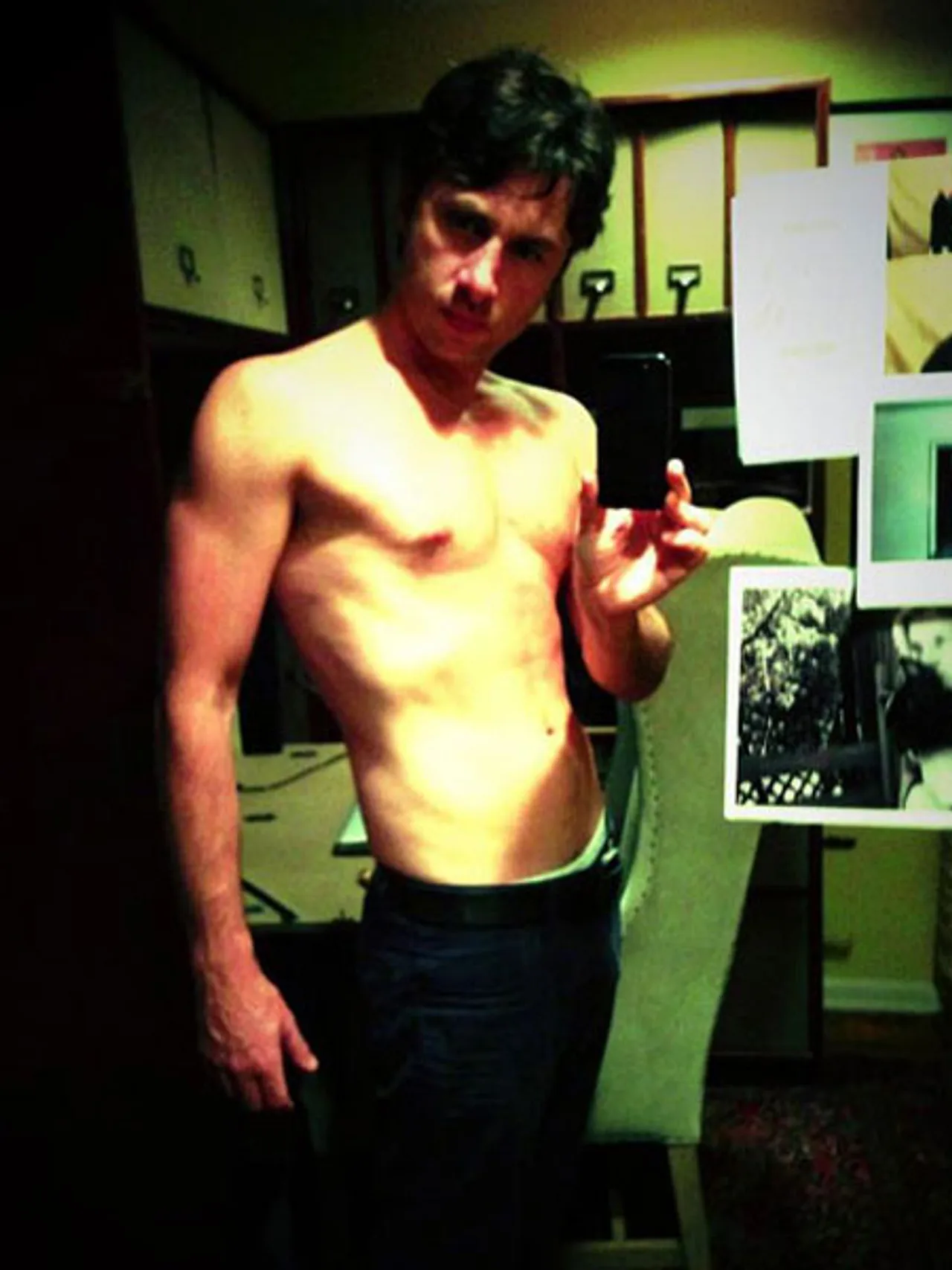 Zac Braff posiert oben ohne Zac Braff posiert oben ohne - Foto: Instagram
