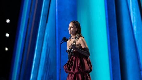 Zoe Saldana gewinnt einen Oscar. - Foto: Kyusung Gong / The Academy