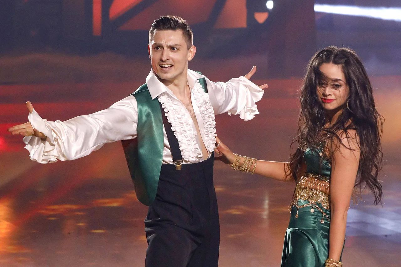 zsolt-malika-zukunft-trotz-neuer-freundin Zsolt Sándor Cseke und Tanzpartnerin Malika Dzumaev auf dem Tanzparkett. - Foto: IMAGO / Future Image