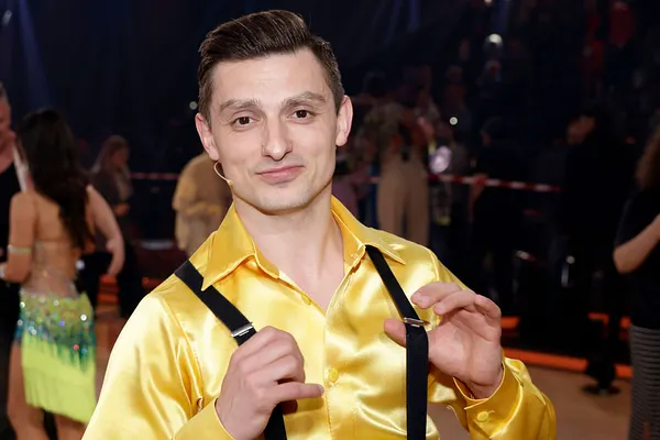 Zsolt Sándor Cseke strahlt auf dem "Let's Dance"-Parkett. Er ist wieder vergeben. Aber was ist zu seiner neuen Freundin bekannt?