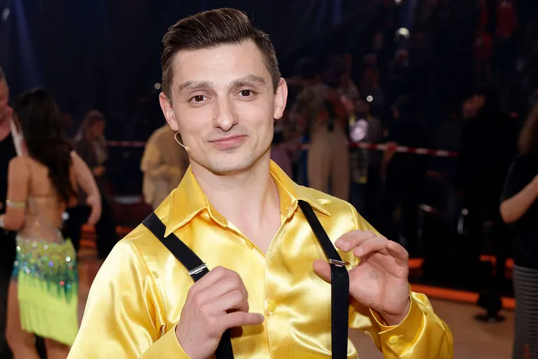 Zsolt Sándor Cseke strahlt auf dem "Let's Dance"-Parkett. Er ist wieder vergeben. Aber was ist zu seiner neuen Freundin bekannt?